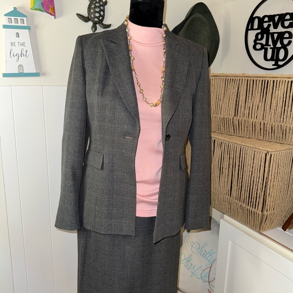 Emily Women’s Blazer & Skirt. Croft & Barrow Pink Stretch Top. 3 pieces